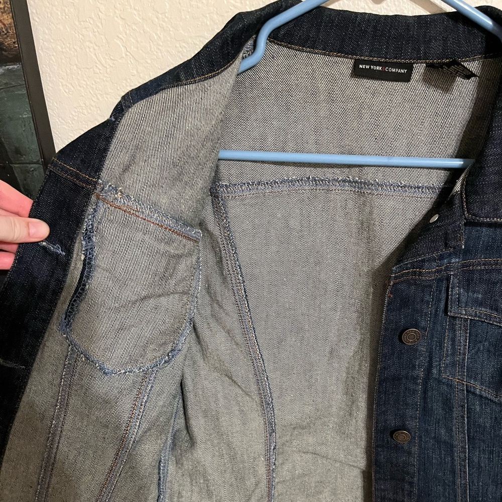 Perfect denim jacket. 🤍💙🤍 - Picture 4 of 9